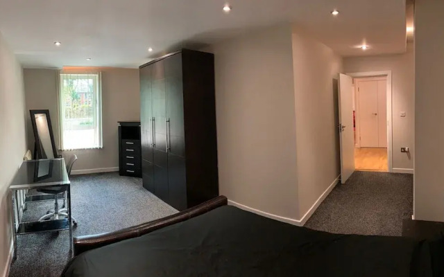 Elegant City Centre Apartment