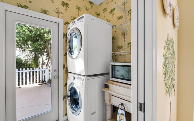 Lemon Drop Inn - 1938195