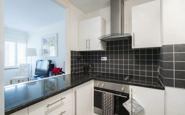 Sublime 1 bed Flat With Thames View