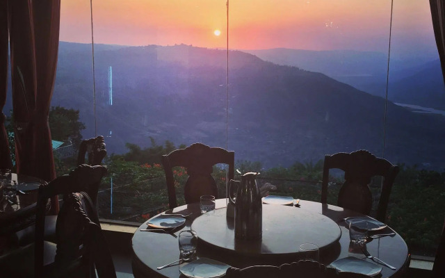 Ravine Hotel