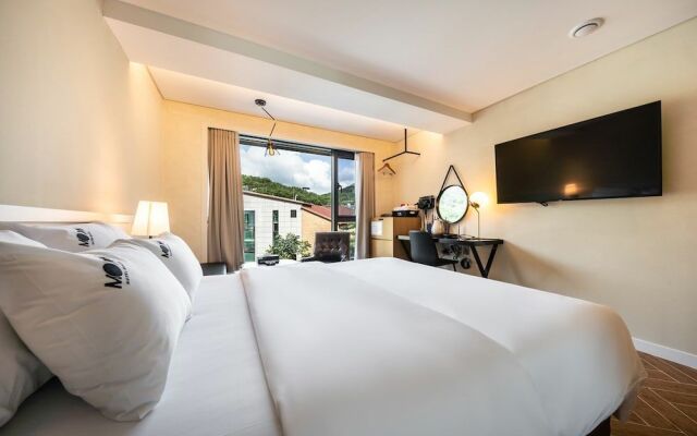 Hotel Moon