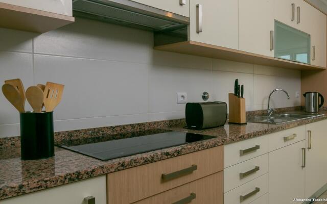 C04 - Pool View 3 Bed Apartment