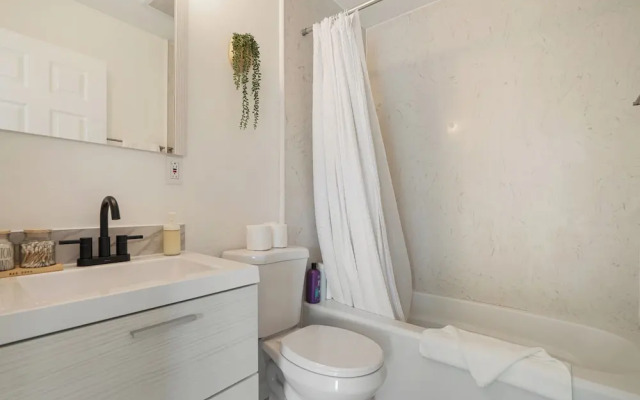 Cozy 2BR Mountain View Private Deck