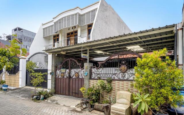 OYO Life 92461 Aini Syariah Homestay