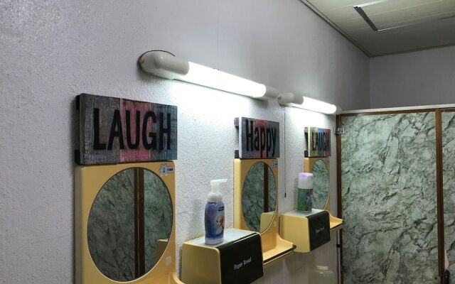 Guest House Long Island - Hostel