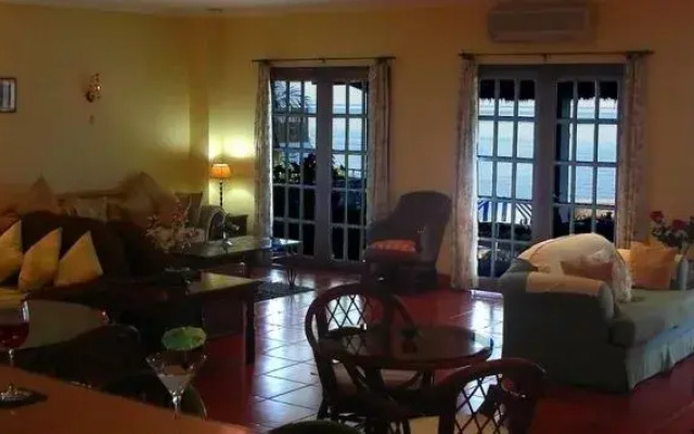 Las Flores Country & Beachside Hotel