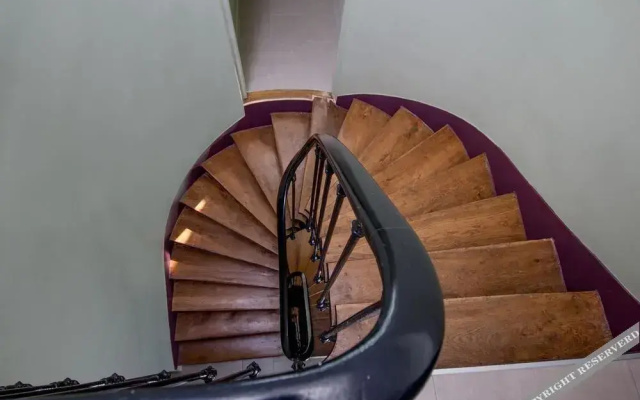 Montmartre Panoramic Apartment only 50m from the Sacre-Coeur Basilica