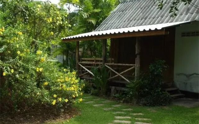 Suwan Guesthouse & Resort
