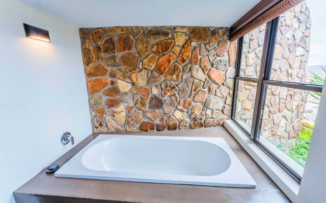 Zulu Rock Lodge - Babanango Game Reserve