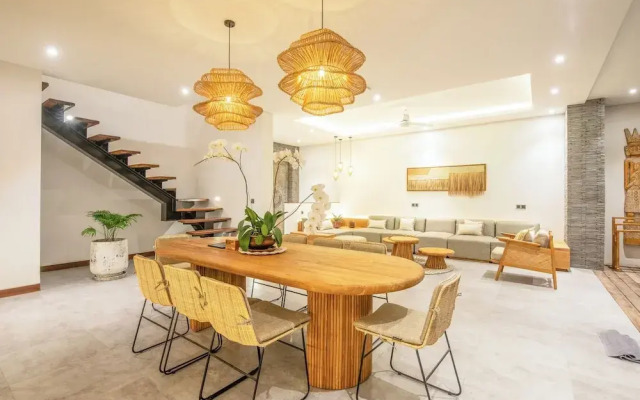 Coastal Comfort: Cozy 4BR Villa, 5 Min Walk to Finns Beach