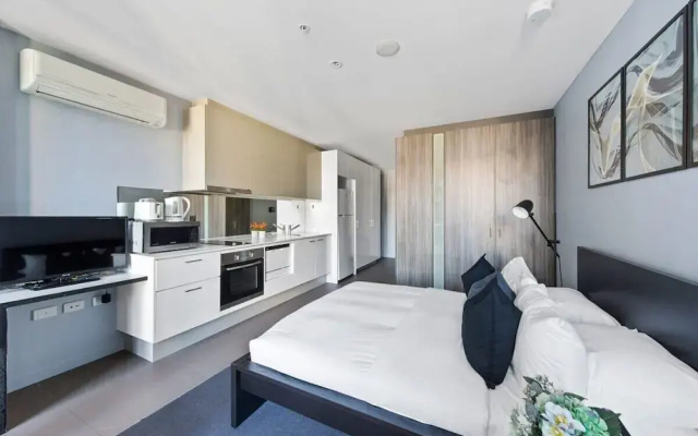 A Cozy & Stylish Studio Next to Southern Cross