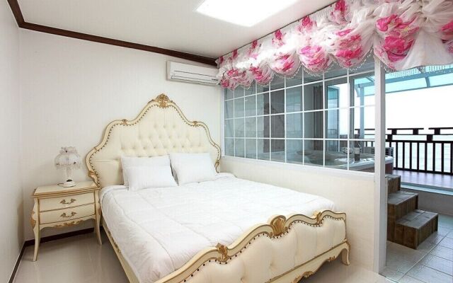 Uljin Sand Beach Pension