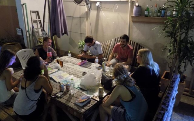 The Oasis Hostel - Adults Only