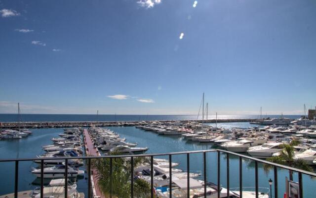 Puerto Banus first line with sea and Marina views