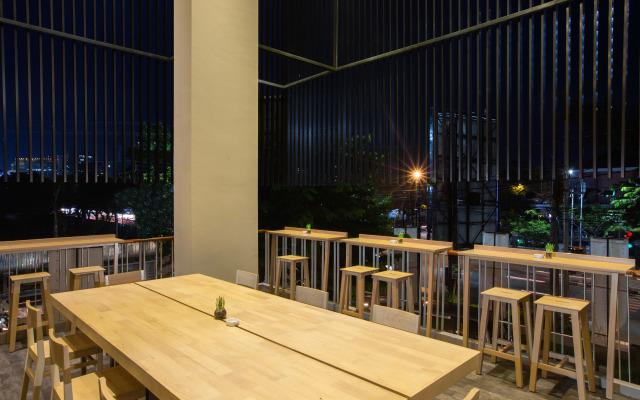 Up-Peak Hotel Simpang Lima Semarang Powered by Archipelago