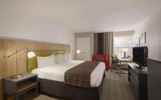 GreenTree Inn & Suites Phoenix Sky Harbor