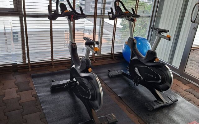 5C - 2 Bedroom Downtown Apartment With Shared Pool