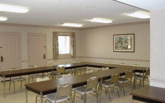 Motel 6 Sandersville, GA