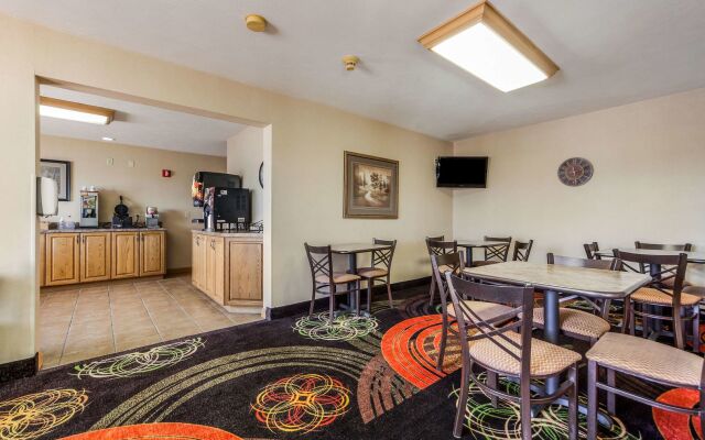 Super 8 by Wyndham Cozad