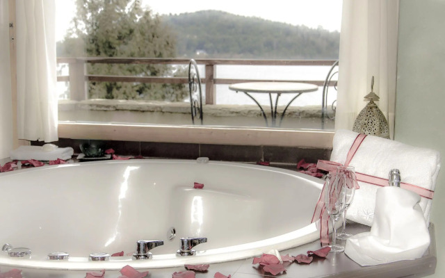 Lirolay Suites