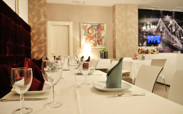 Golden City Hotel, Tirana