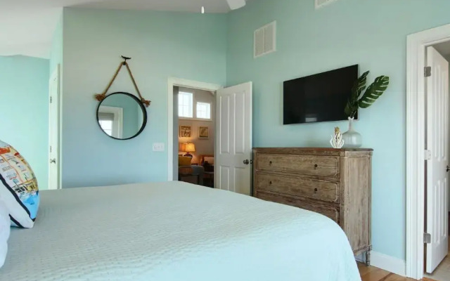 Latitudes - 5 Br Home