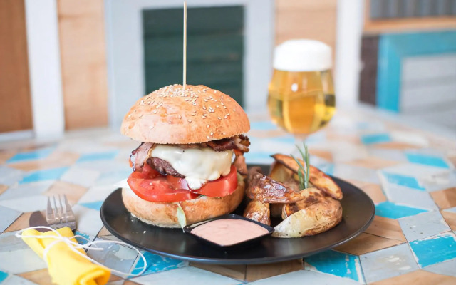 Madama Hostel & Bistrot