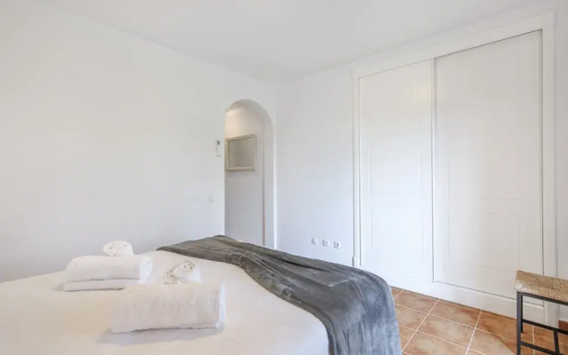 Golfside Apartment for 6 Guests
