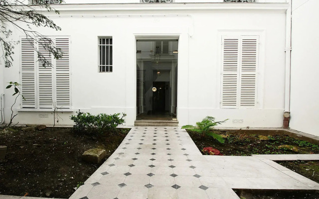 Bridgestreet Champs Elysees