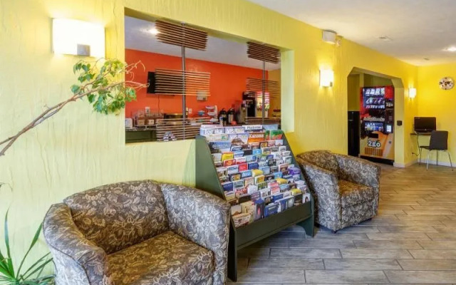 Econo Lodge South Olathe