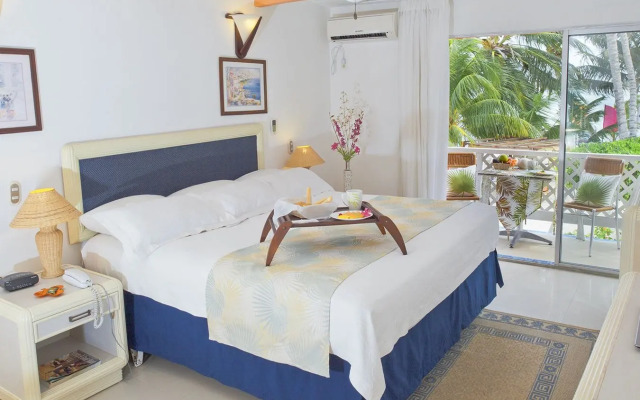 Cocoplum Beach Hotel