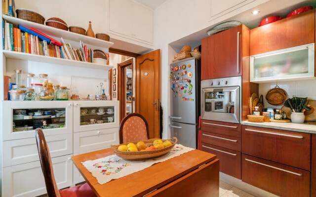 Beautiful Apartment in Roma With Wifi and 2 Bedrooms