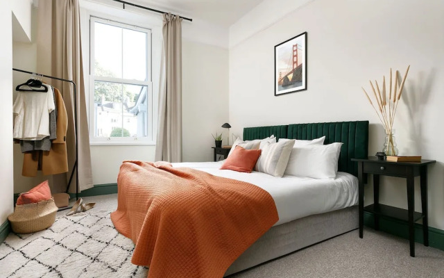 Host Stay Sussex Place