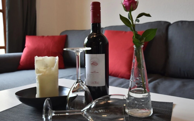 Spacious Apartment in Stove with Waterfront