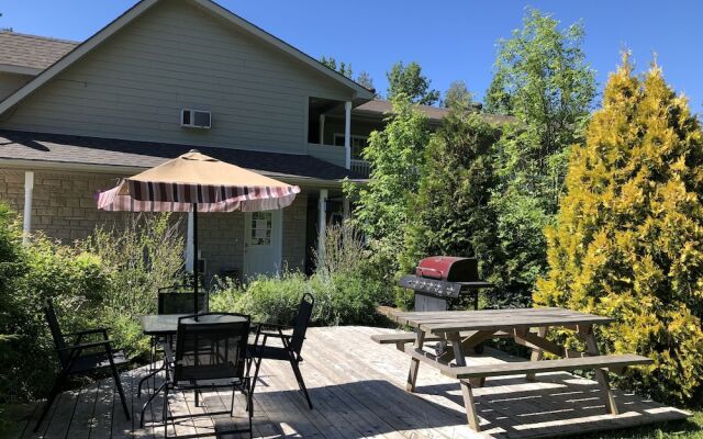 Adventure the Bruce Inn - Recently Renovated With Outdoor Hot Tub