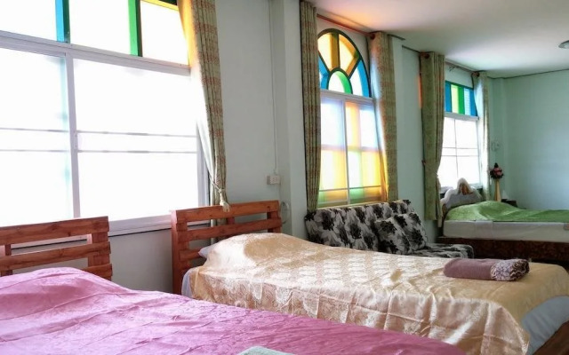 Heun Baan Rong Khun Resort