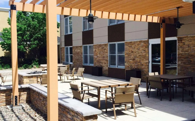 Country Inn & Suites Minneapolis West, MN