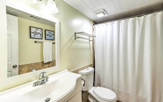Sunny Destin Condo w/ Pool & Beach Access!