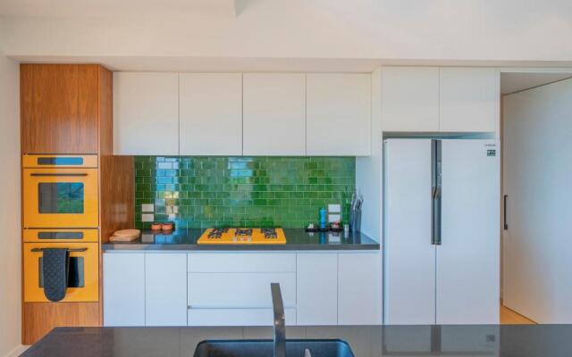 Hosts on the Coast Ātaahua.