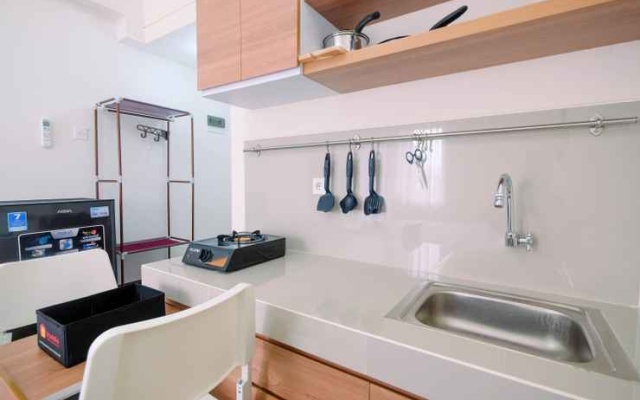 Studio Homey Apartment at Bogorienze Resort By Travelio – Kitchen – Bogor