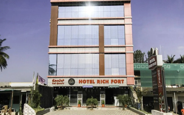 Rich Fort By OYO Rooms
