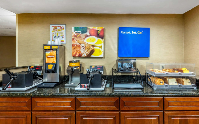 Comfort Inn & Suites Hamilton Place