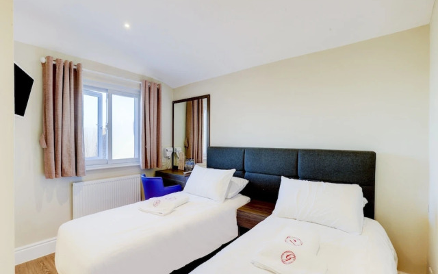 Gissons Hotel by OYO Rooms
