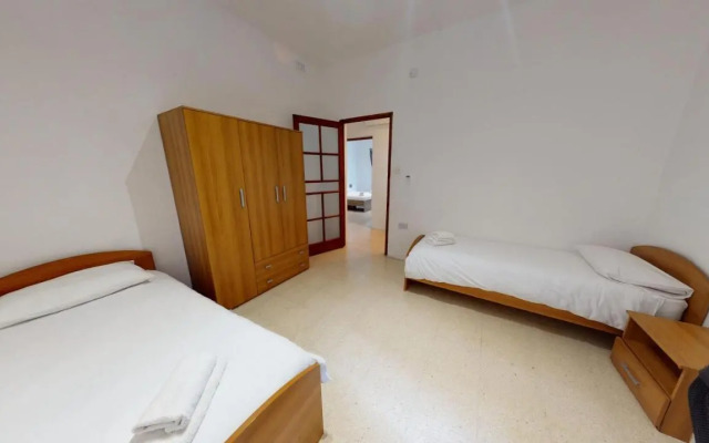 St Julians - Balluta Bay large 3 bedroom apartment