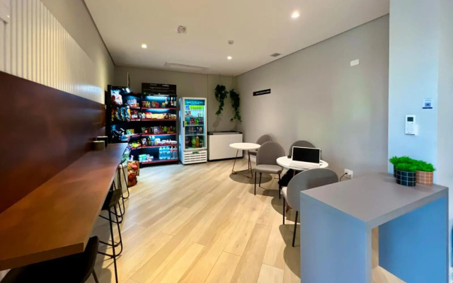 Studio novíssimo, completo e muito bem localizado