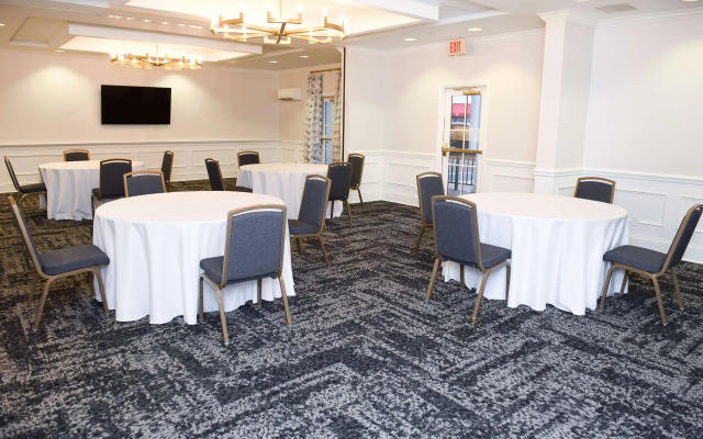 Hampton Inn & Suites Charlotte/South Park at Phillips Place