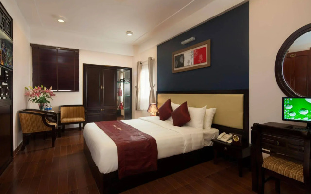 Holiday Emerald Hotel