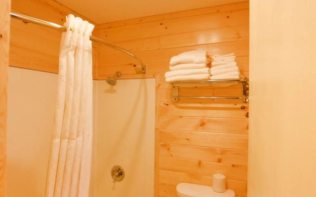 Quality Inn & Suites Mackinaw City Beachfront