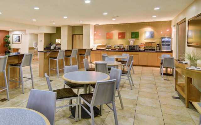 Comfort Suites Lindale - Tyler North