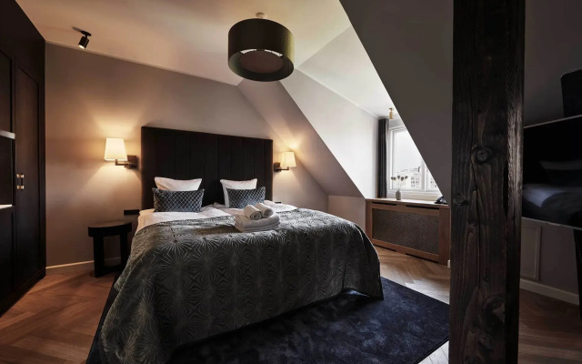 Ascot Hotel & Apartments